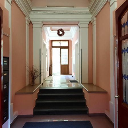 Downtown Prague Minimalistic Room In Flatshare Buitenkant foto