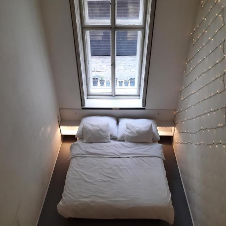 Downtown Prague Minimalistic Room In Flatshare Buitenkant foto