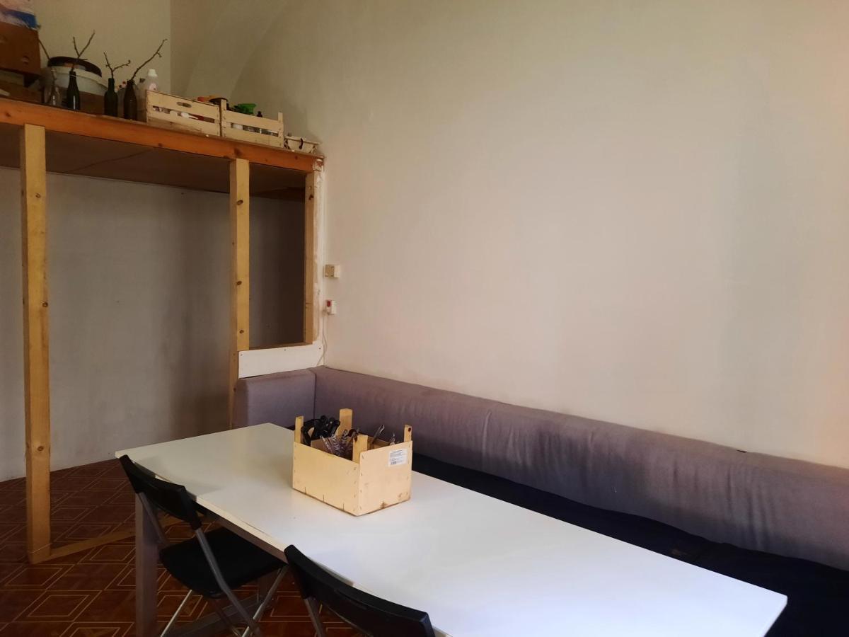 Downtown Prague Minimalistic Room In Flatshare Buitenkant foto