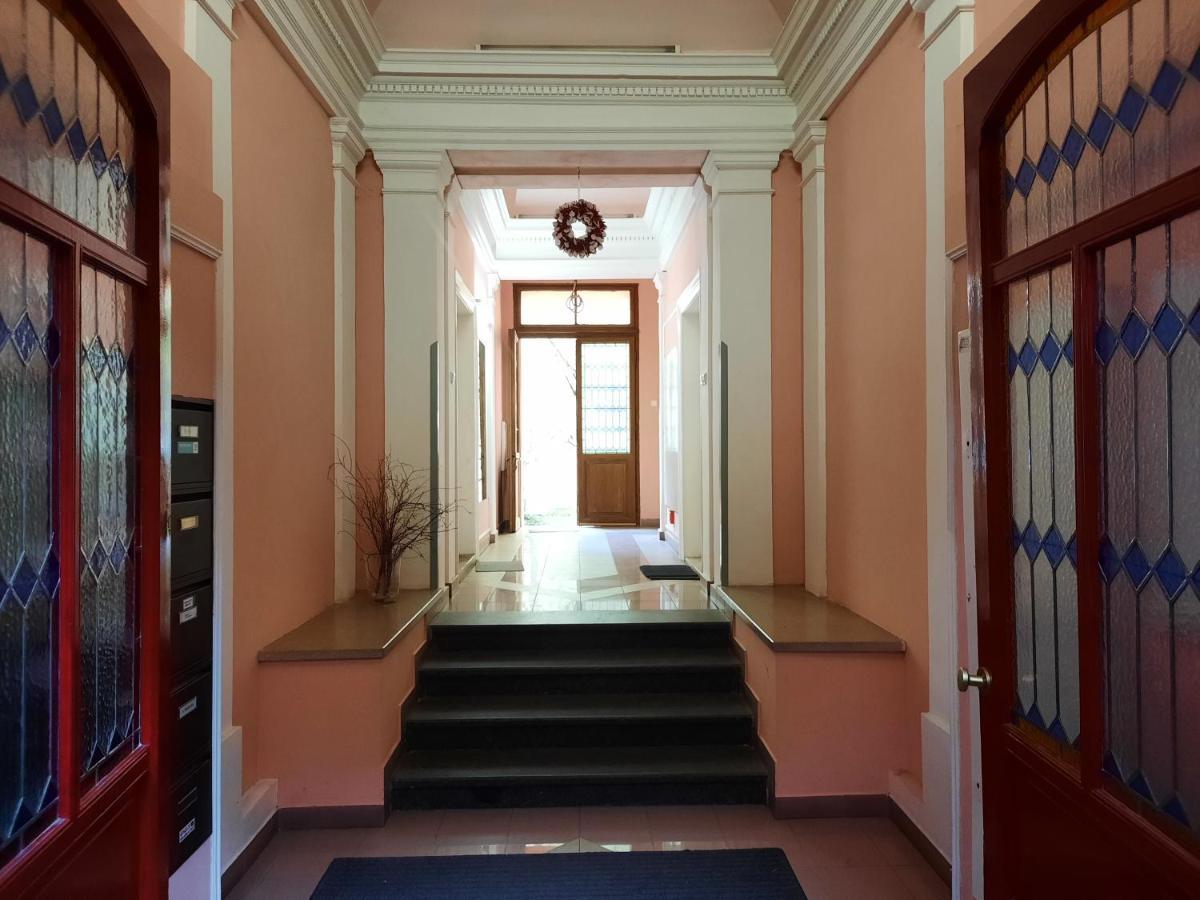 Downtown Prague Minimalistic Room In Flatshare Buitenkant foto