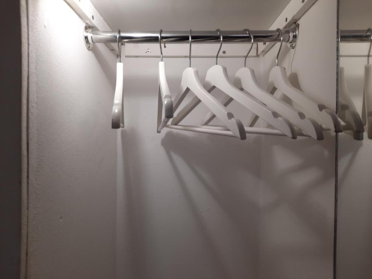 Downtown Prague Minimalistic Room In Flatshare Buitenkant foto