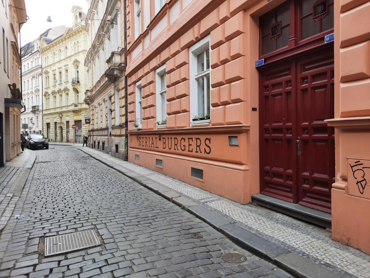 Downtown Prague Minimalistic Room In Flatshare Buitenkant foto