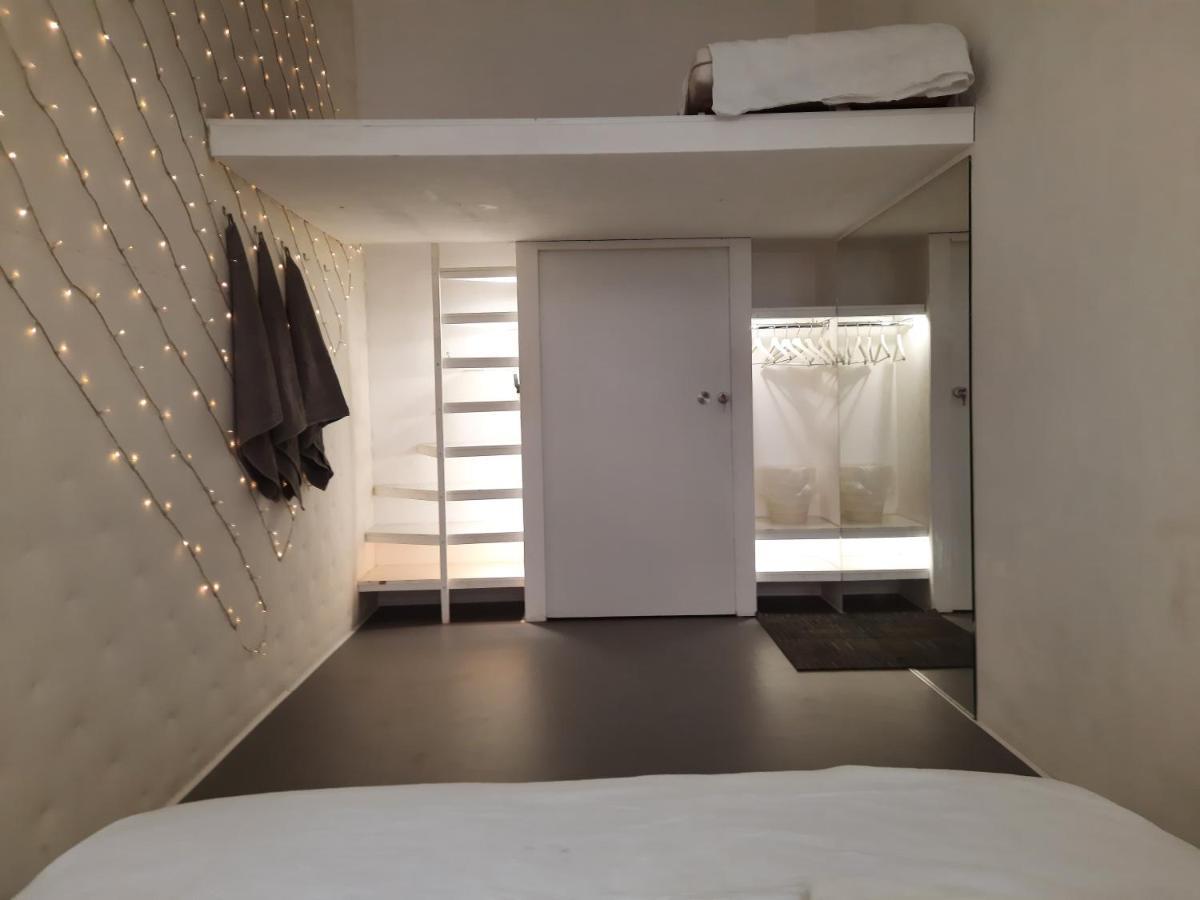 Downtown Prague Minimalistic Room In Flatshare Buitenkant foto