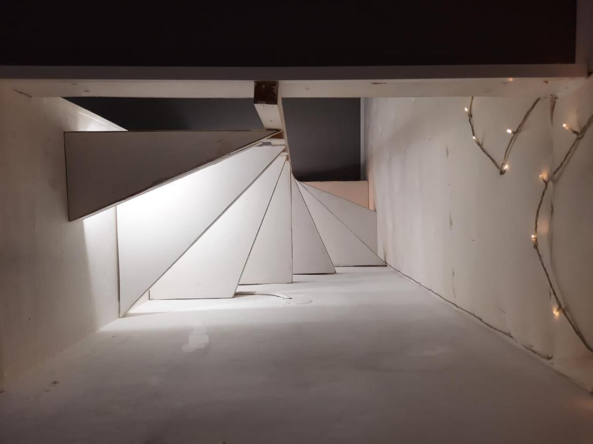 Downtown Prague Minimalistic Room In Flatshare Buitenkant foto
