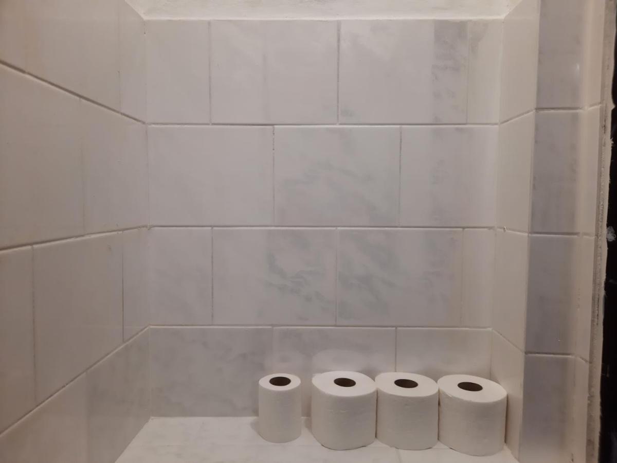 Downtown Prague Minimalistic Room In Flatshare Buitenkant foto