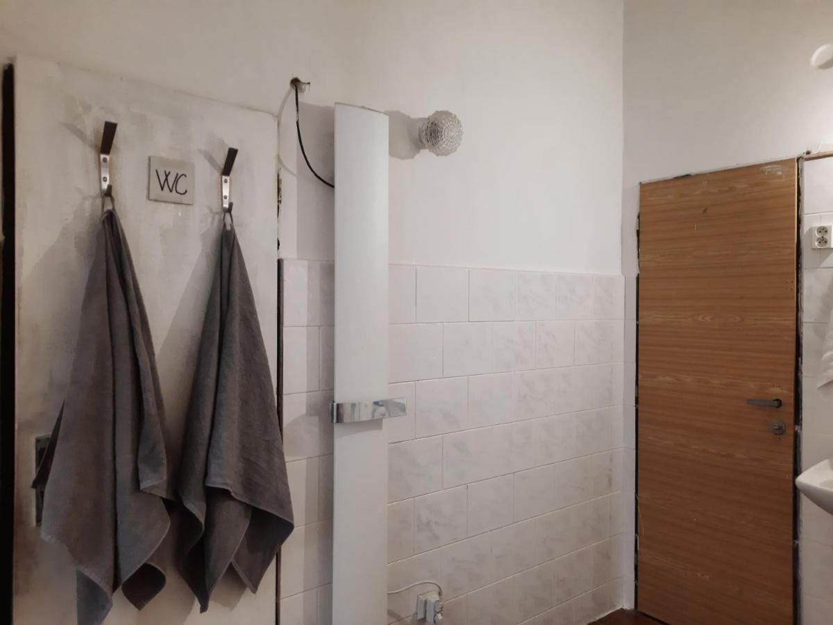 Downtown Prague Minimalistic Room In Flatshare Buitenkant foto